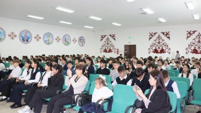 № 3 мектеп-лицейінің оқушыларына «Бабадан қалған қолтаңба» тақырыбында жылжымалы көрме