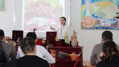 «Бабадан қалған қолтаңба» тақырыбында жылжымалы көрме