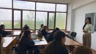  «Экономика және туризм» кафедрасының 1 курс білімгерлеріне «Ежелгі Тараз ескерткіштерінің құпиялары» тақырыбында дәріс