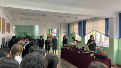 №49 Ы. Алтынсарин атындағы гимназиясының оқушыларына «Тараздың көне тарихы» тақырыбында жылжымалы көрме