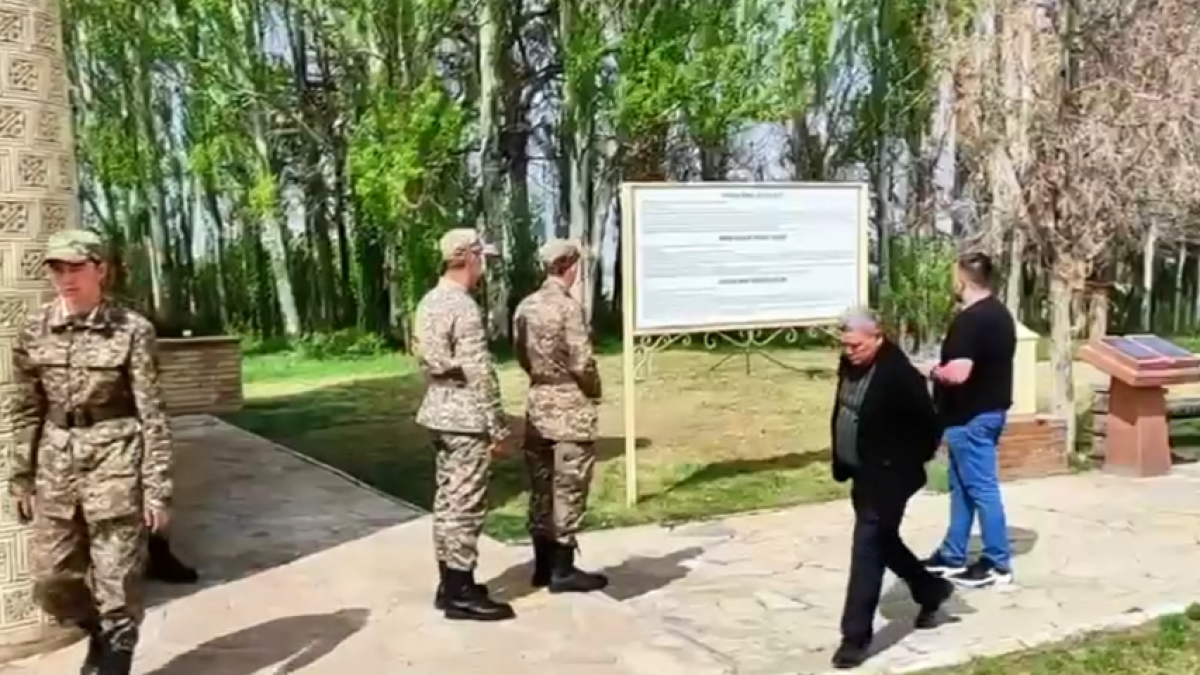 ӘСКЕРИ КУРСАНТТАР АЙША БИБІ БАСЫНДА