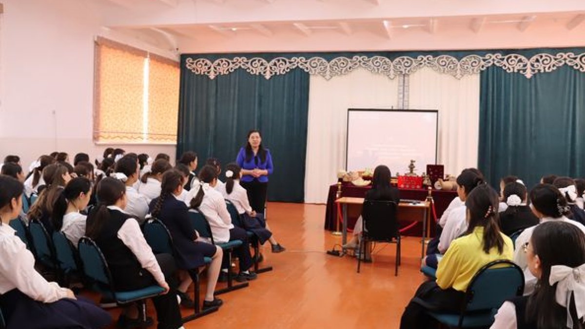 A mobile exhibition on the theme" babadan Kalgan signature " at the nygmetulla Kiikbayev school-gymnasium