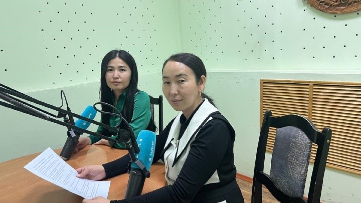  Гүлмарал Үшкемпірқызы Жамбыл радиосының «Асыл қазына» хабарына арнайы қонақ болып қатысты