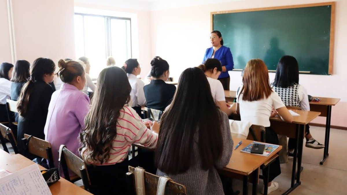 «ALEM» кәсіби білім беру колледжінде «Тарих төріндегі Тараз» тақырыбында 2 курс студенттеріне танымдық дәріс 