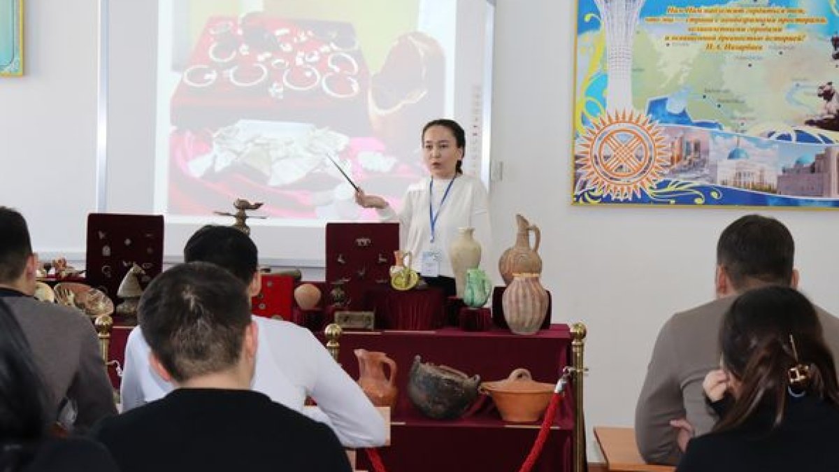 «Бабадан қалған қолтаңба» тақырыбында жылжымалы көрме