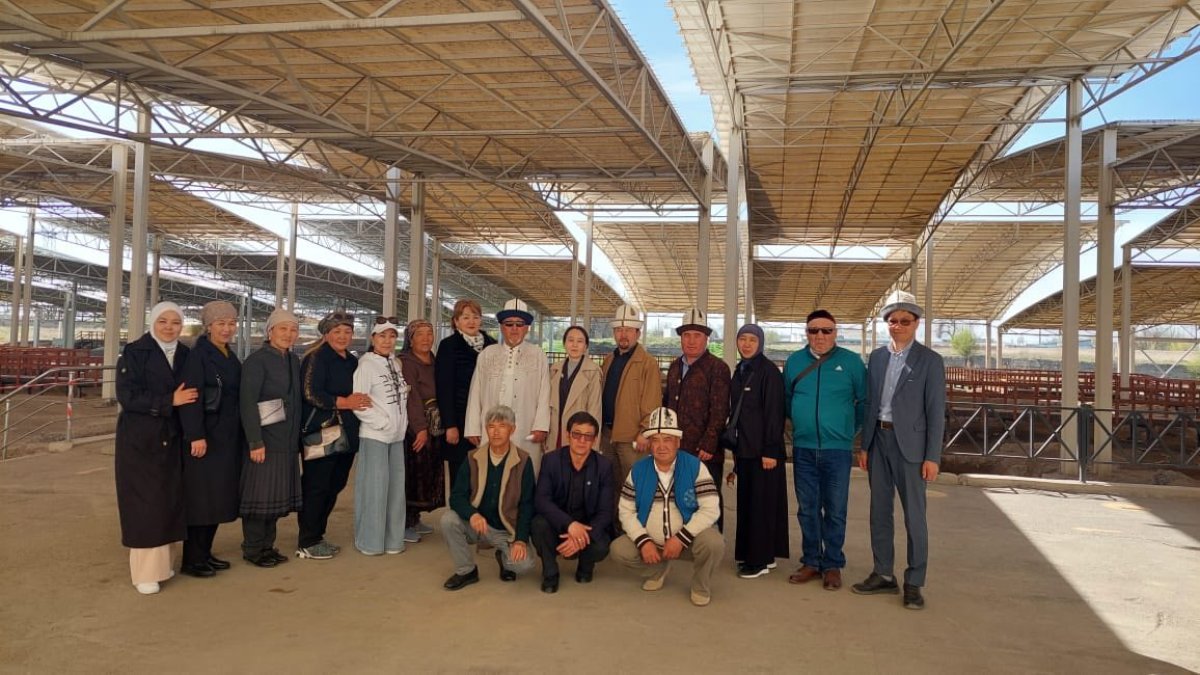 Қырғызстан мемлекетінің  "Манас ордо қырғыз ұлттық комплексі" қызметкерлері қонақта