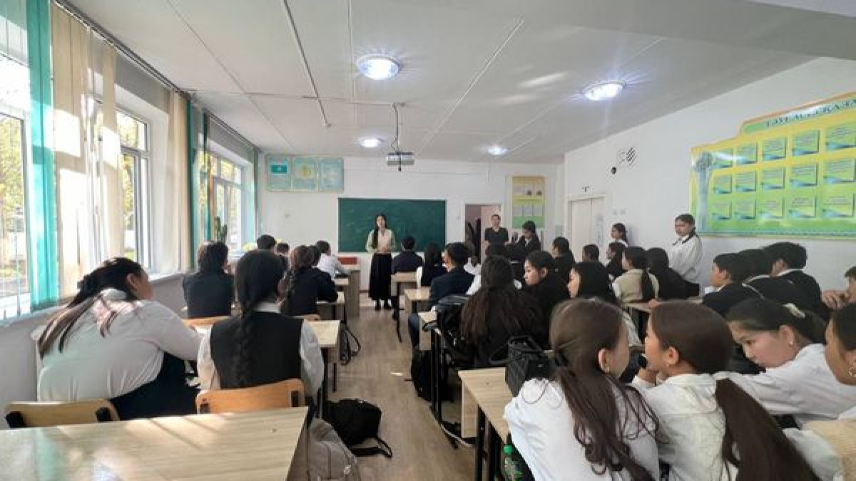 №49 Ы. Алтынсарин атындағы мектеп-гимназиясының оқушыларына «Ескерткіштер – елдіктің бейнесі» тақырыбында дәріс 