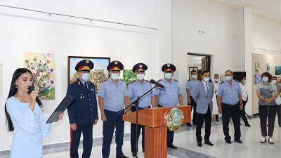 «Фотокамера объективіндегі полицей»