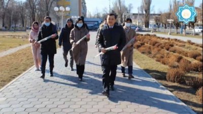 Жамбыл Жабаевтың ескерткішіне гүл шоқтары қойылды