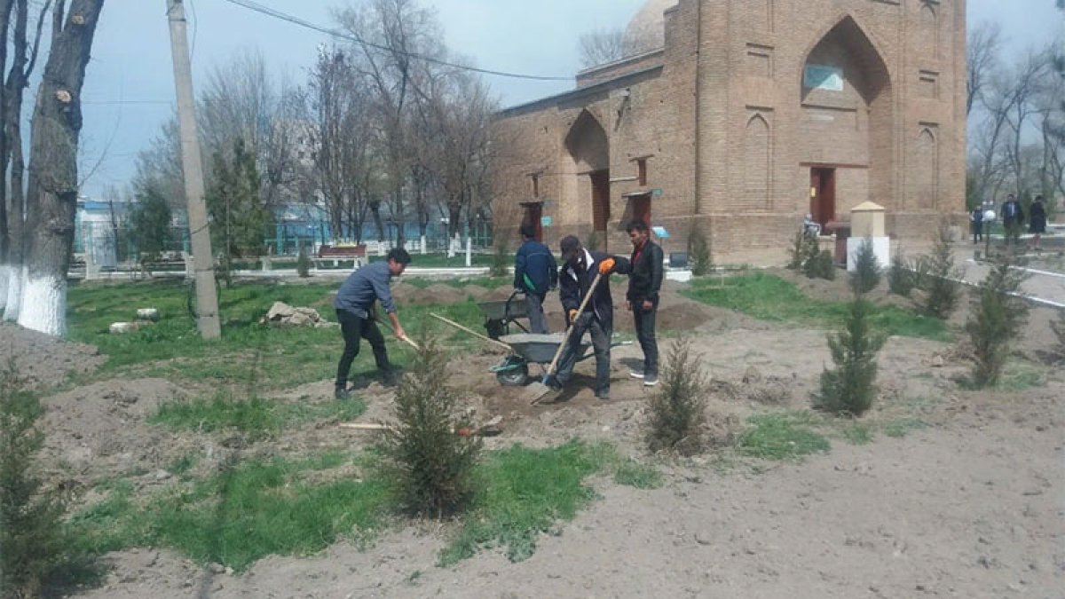 Абаттандыру, көгалдандыру және бояу жұмыстары жалғасын табуда