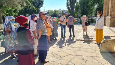 "Ақсу-Жабағлы" шипажайынан келген қонақтар "Қарахан" кесенесінде болды