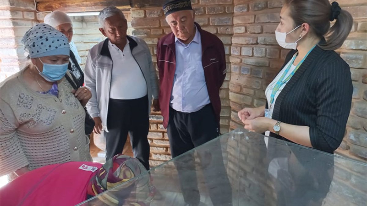 Ақсу-Жабағылы шипажайының қонақтары «Қарахан кесенесінде»