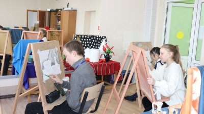 «Оқушылар сарайы» КММ-де балалар арасында сурет салу байқауы