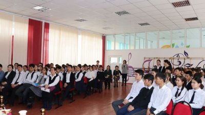  Айша бибі атындағы орта мектебіндегі жылжымалы көрме