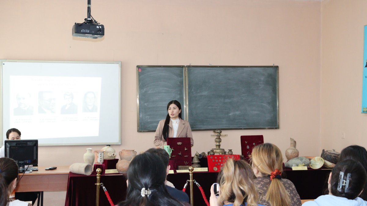 Mobile exhibition for students of the University of Dulati M. H. on the theme "Museum of the genealogy of the country" 