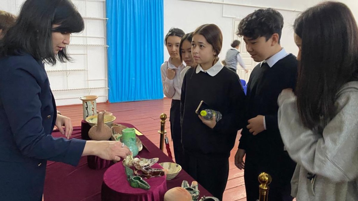 №23 орта-мектебіндегі жылжымалы көрме