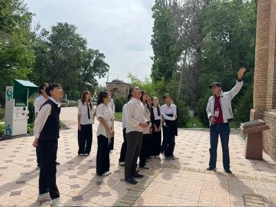 Ашық есік күні аясында  9-сынып оқушылары Қарахан кесенесінде болды