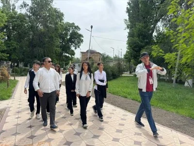 Ашық есік күні аясында  9-сынып оқушылары Қарахан кесенесінде болды